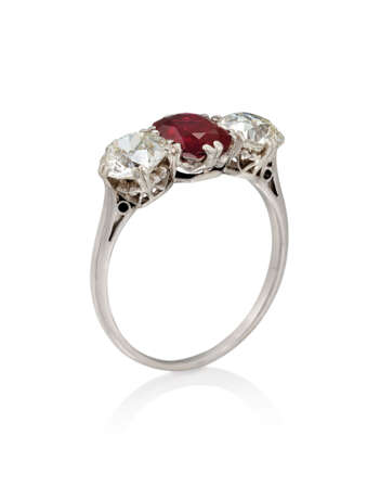 EARLY 20TH CENTURY RUBY AND DIAMOND RING - фото 3