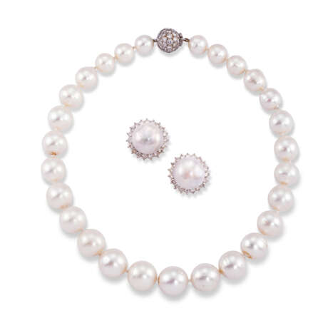 CULTURED PEARL AND DIAMOND NECKLACE AND EARRINGS - фото 1
