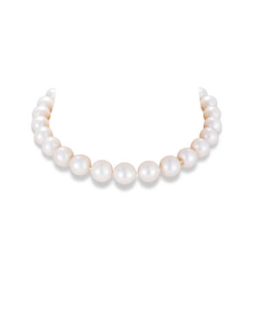 CULTURED PEARL AND DIAMOND NECKLACE AND EARRINGS - фото 2