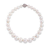 CULTURED PEARL AND DIAMOND NECKLACE AND EARRINGS - фото 3