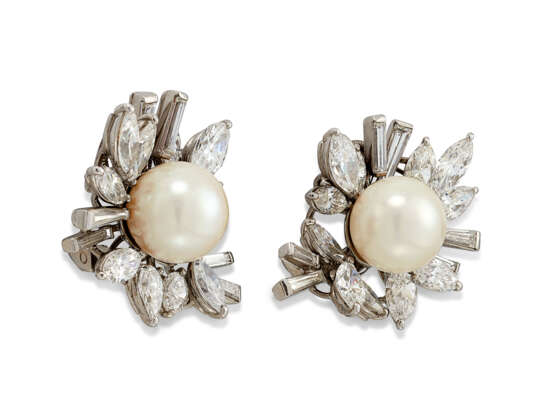 Cartier. CULTURED PEARL AND DIAMOND EARRINGS, CARTIER - Foto 2