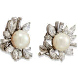 Cartier. CULTURED PEARL AND DIAMOND EARRINGS, CARTIER - Foto 2