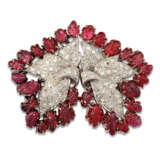 RUBY, SPINEL AND DIAMOND DOUBLE-CLIP BROOCH - Foto 1