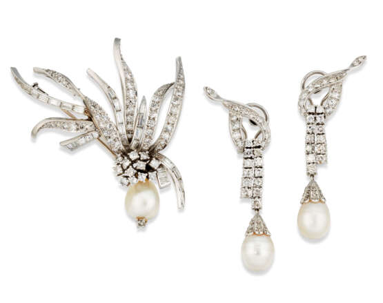 NO RESERVE - CULTURED PEARL AND DIAMOND BROOCH AND EARRING SET - фото 1