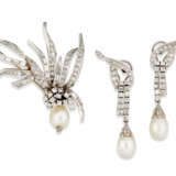 NO RESERVE - CULTURED PEARL AND DIAMOND BROOCH AND EARRING SET - photo 1