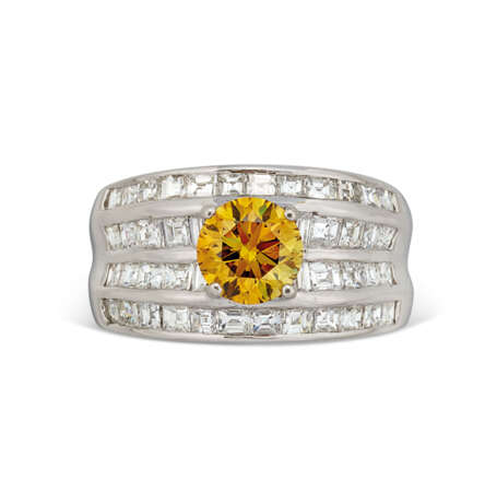 COLOURED DIAMOND AND DIAMOND RING - Foto 2