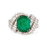 MID 20TH CENTURY EMERALD AND DIAMOND RING - Foto 2