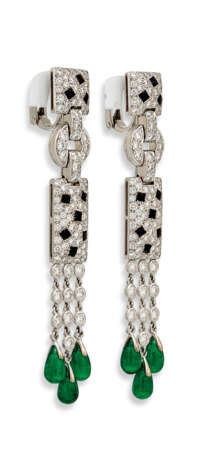 Cartier. EMERALD, ONYX AND DIAMOND 'PANTHÈRE' EARRINGS, CARTIER - Foto 2