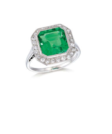 EMERALD AND DIAMOND RING - photo 1