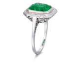 EMERALD AND DIAMOND RING - photo 3