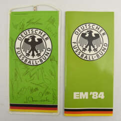 WIMPEL EURO 1984, polychromer Stoff signiert mit 18 Unterschriften, Frankreich 1984