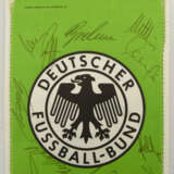 WIMPEL EURO 1984, polychromer Stoff signiert mit 18 Unterschriften, Frankreich 1984 - photo 3