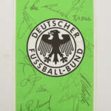 WIMPEL DEUTSCHER FUSSBALLBUND 1981, polychrom bedruckter Stoff mit Unterschriften,1981 - Foto 1