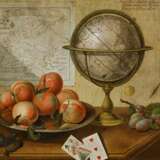 Lazzari, Sebastiano. Zwei Gemälde: Trompe l'oeil mit Globus, Früchten und Spielkarten; Trompe l'oeil mit Früchten, Armillarsphäre, Schlüssel - Foto 2