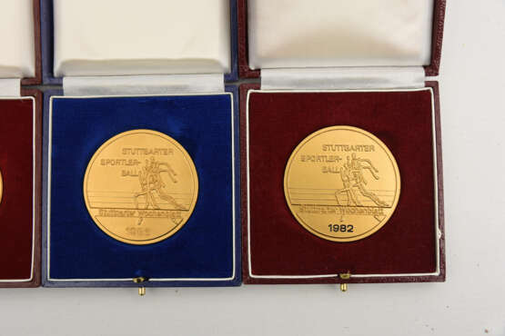 KONVOLUT "MANNSCHAFT DES JAHRES STUTTGART UND REGION", diverse Medaillen, 1976-1986 - photo 12
