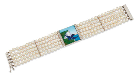 CULTURED PEARL, ENAMEL AND DIAMOND 'WHITE CLIFFS OF DOVER' BRACELET, CREATED BY HER MAJESTY THE QUEEN'S JEWELLER G.COLLINS & SONS LIMITED - Foto 3