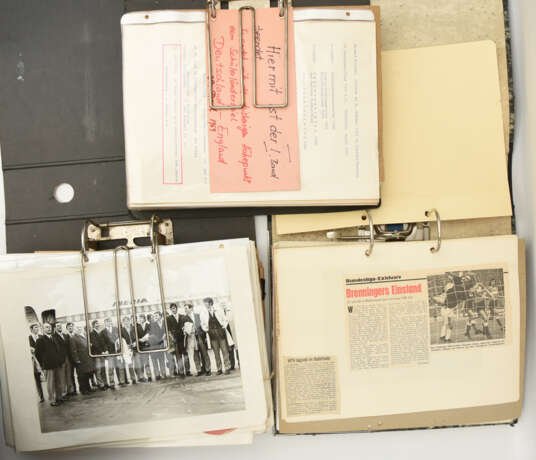 "HELMUT ROLEDER- SEIN GEORDNETES LEBEN 1968-1972 ", 3 Bände/Ordner mit Sammelmaterial, teils Originalfotos, 1968- 1973 - photo 8