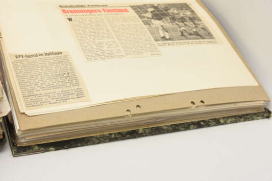 "HELMUT ROLEDER- SEIN GEORDNETES LEBEN 1968-1972 ", 3 Bände/Ordner mit Sammelmaterial, teils Originalfotos, 1968- 1973 - фото 2