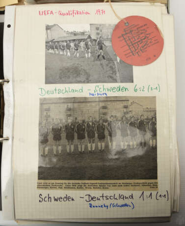 "HELMUT ROLEDER- SEIN GEORDNETES LEBEN 1968-1972 ", 3 Bände/Ordner mit Sammelmaterial, teils Originalfotos, 1968- 1973 - Foto 3