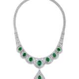 EMERALD AND DIAMOND NECKLACE, BRACELET, EARRING AND RING SUITE, MARCONI - Foto 3