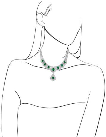 EMERALD AND DIAMOND NECKLACE, BRACELET, EARRING AND RING SUITE, MARCONI - Foto 12