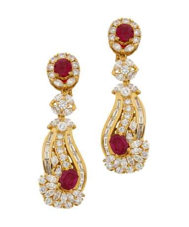 RUBY AND DIAMOND NECKLACE, BRACELET, EARRING AND RING SUITE WITH GÜBELIN REPORTS, MARCONI - Foto 4