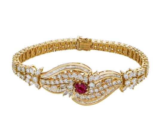 RUBY AND DIAMOND NECKLACE, BRACELET, EARRING AND RING SUITE WITH GÜBELIN REPORTS, MARCONI - Foto 9