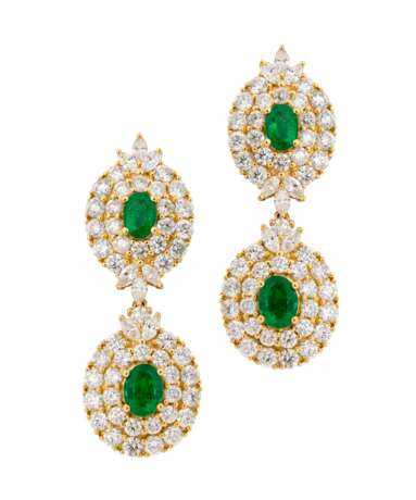 EMERALD AND DIAMOND NECKLACE, BRACELET, EARRING AND RING SUITE, MARCONI - Foto 4