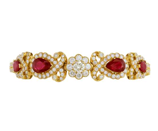 RUBY AND DIAMOND NECKLACE, BRACELET, EARRING AND RING SUITE, MARCONI - Foto 10