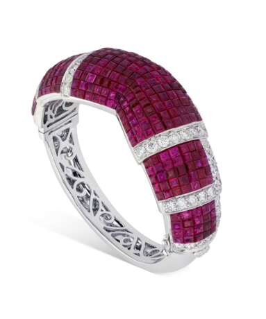 RUBY AND DIAMOND NECKLACE, BANGLE, EARRING AND RING SUITE, MARCONI - фото 9