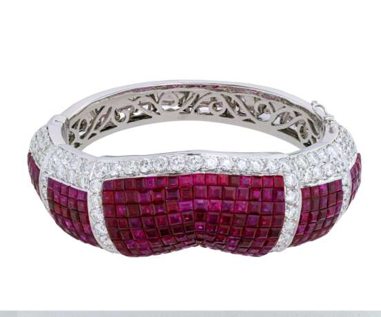 RUBY AND DIAMOND NECKLACE, BANGLE, EARRING AND RING SUITE, MARCONI - photo 10