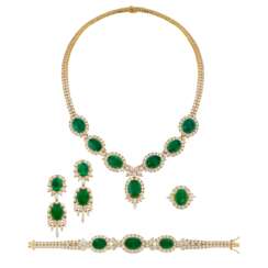 EMERALD AND DIAMOND NECKLACE, BRACELET, EARRING AND RING SUITE, MARCONI