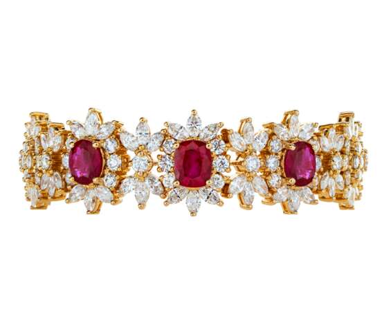 RUBY AND DIAMOND NECKLACE, BRACELET, EARRING AND RING SUITE WITH GÜBELIN REPORTS, MARCONI - Foto 10