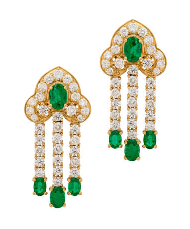 EMERALD AND DIAMOND NECKLACE, BRACELET, EARRING AND RING SUITE, MARCONI - Foto 4
