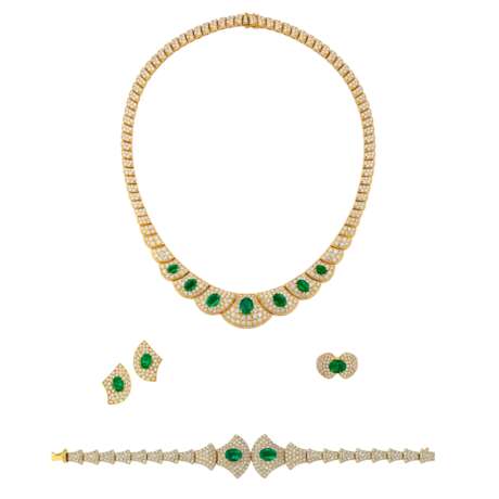 EMERALD AND DIAMOND NECKLACE, BRACELET, EARRING AND RING SUITE, MARCONI - фото 1
