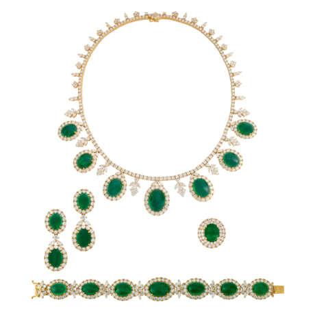 EMERALD AND DIAMOND NECKLACE, BRACELET, EARRING AND RING SUITE WITH GÜBELIN REPORT, MARCONI - Foto 1