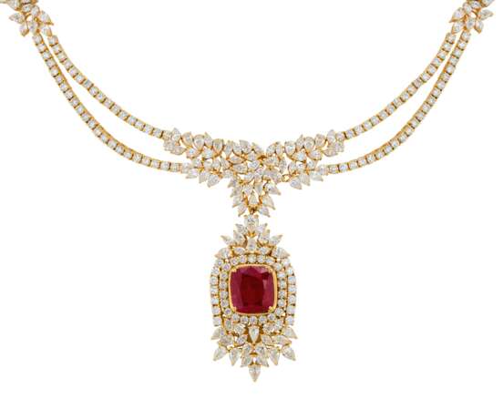 RUBY AND DIAMOND NECKLACE, BRACELET, EARRING AND RING SUITE WITH GÜBELIN REPORTS, MARCONI - Foto 2