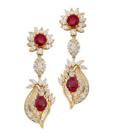 RUBY AND DIAMOND NECKLACE, BRACELET, EARRING AND RING SUITE WITH GÜBELIN REPORTS, MARCONI - Foto 4
