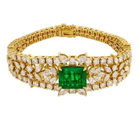 EMERALD AND DIAMOND NECKLACE, BRACELET, EARRING AND RING SUITE WITH GÜBELIN REPORT, MARCONI - Foto 9