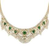 EMERALD AND DIAMOND NECKLACE, BRACELET, EARRING AND RING SUITE, MARCONI - Foto 2