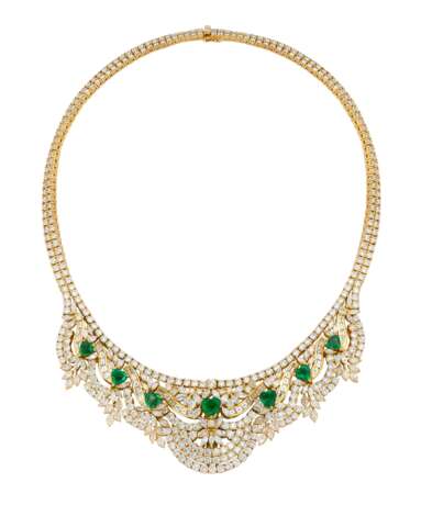 EMERALD AND DIAMOND NECKLACE, BRACELET, EARRING AND RING SUITE, MARCONI - photo 3