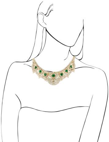 EMERALD AND DIAMOND NECKLACE, BRACELET, EARRING AND RING SUITE, MARCONI - Foto 12