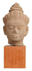 Kopf einer meditierenden Khmer Gottheit