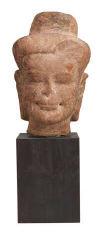 Kopf einer lächelnden Khmer Gottheit - photo 1