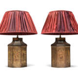 A PAIR OF LATE REGENCY JAPANNED METAL TEA CANISTER TABLE LAMPS - Foto 1
