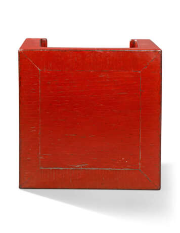 A CHINESE RED-LACQUERED LOW TABLE - photo 2