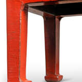 A CHINESE RED-LACQUERED LOW TABLE - Foto 3