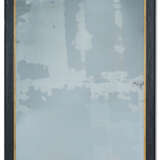 AN EBONISED AND PARCEL-GILT PICTURE FRAME MIRROR - Foto 1