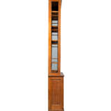 A SCOTTISH ARTS AND CRAFTS OAK LIBRARY BOOKCASE - фото 4