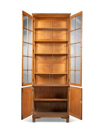 A SCOTTISH ARTS AND CRAFTS OAK LIBRARY BOOKCASE - photo 6